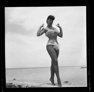 Unpublished Bettie Page 1954 Camera Negative Bunny Yeager Fun Pinup